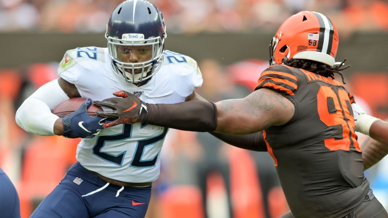 Fans go crazy for Tennessee Titans' Derrick Henry in pregame warmups