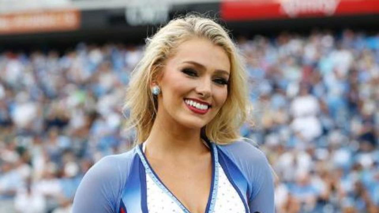 Titans Cheerleader Courtney's 2017 Season