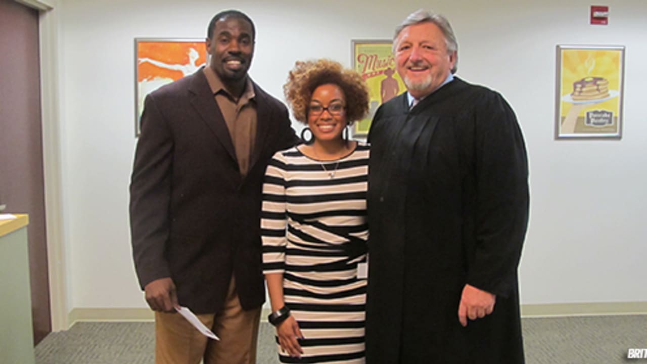 Former Titan Chris Sanders Delivers Motivational Speech