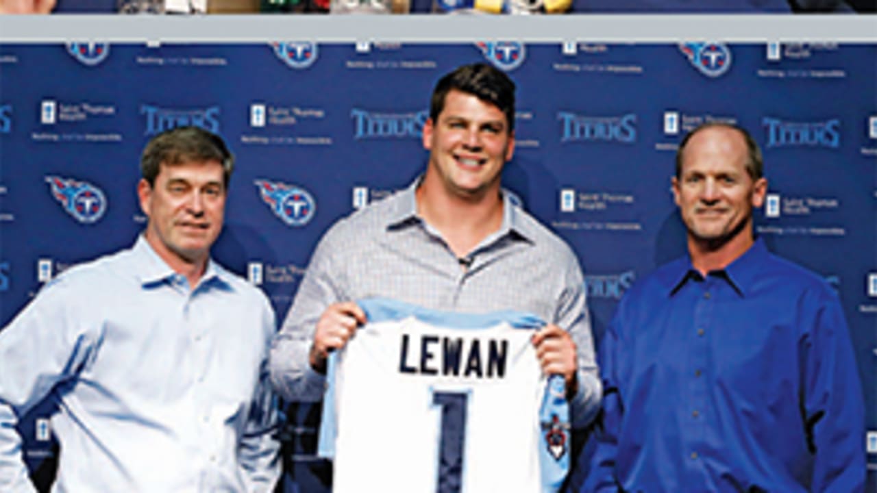 Tennessee Titans Gameday - September 20, 2013 (Andy Levitre cover):  Tennessee Titans: : Books