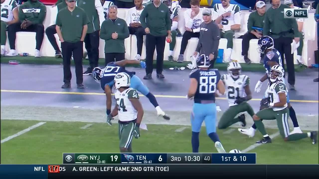 Can't-Miss Play: Treylon Burks shows off INSANE tightrope skills on 30-yard  catch and run