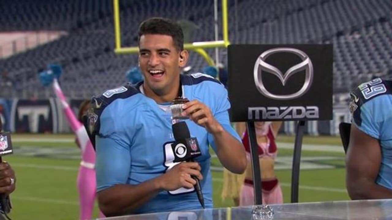 Fans Sing Marcus Mariota Happy Birthday