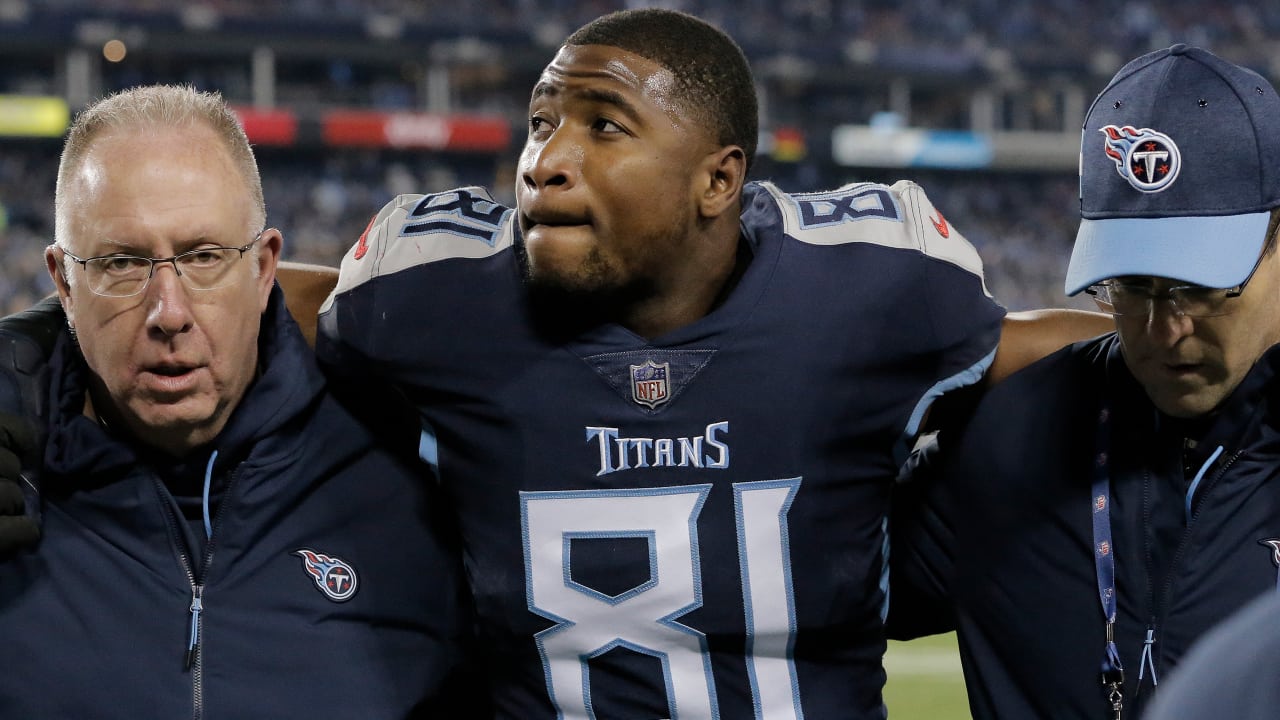 Titans TE Jonnu Smith Keeping Things In Perspective After Season-Ending  Injury