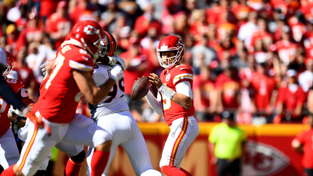 Patrick Mahomes Takes Hit, Still Delivers to Travis Kelce