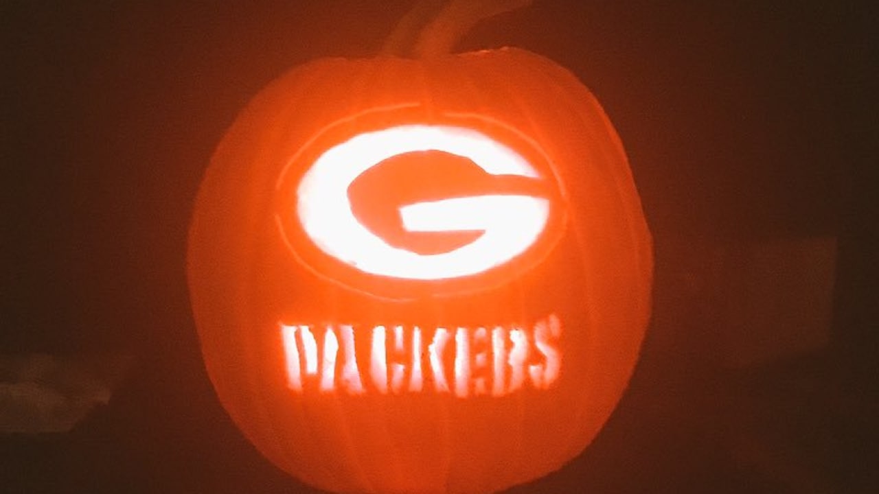 Packers fans get creative with pumpkins for Halloween