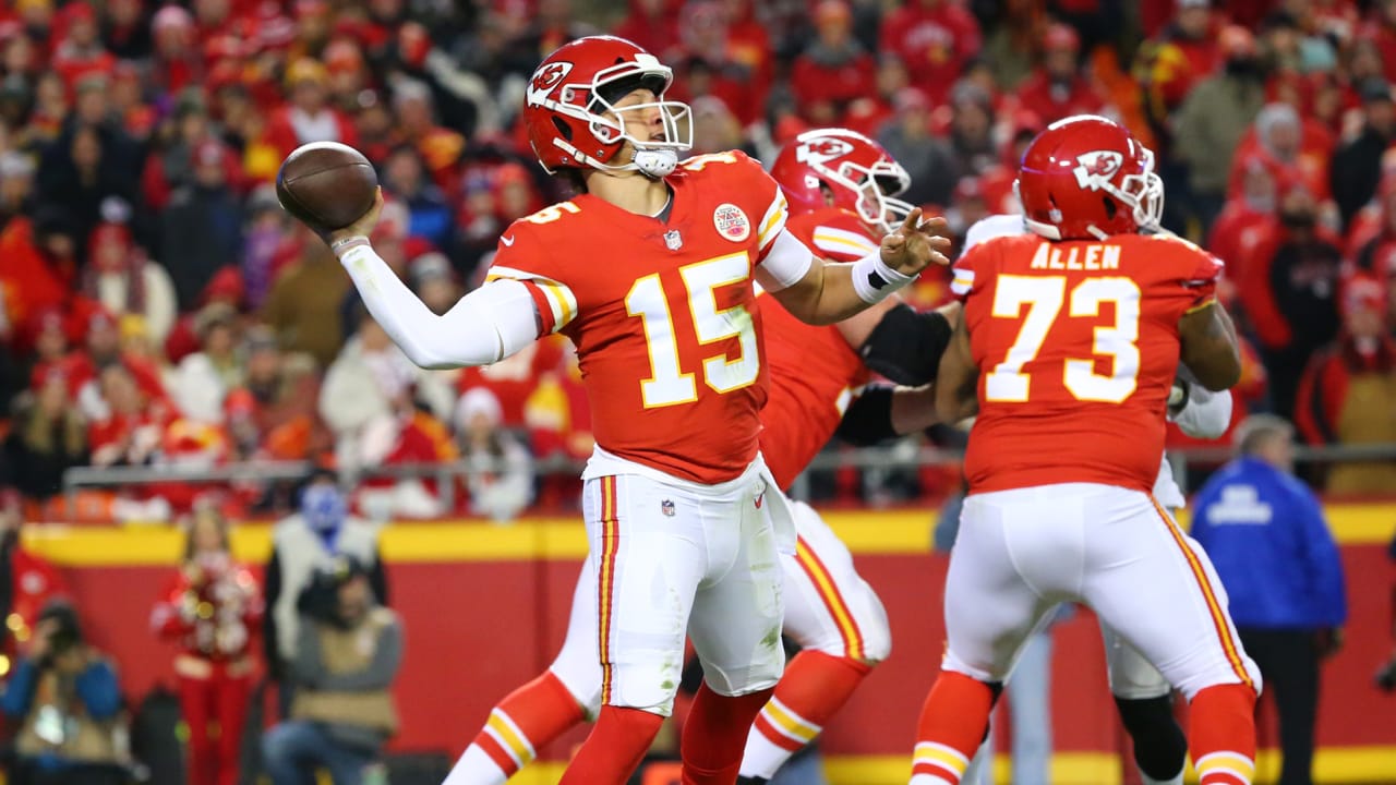 Chiefs' Patrick Mahomes sets the NFL record for the fastest to reach 200 TD  passes, National