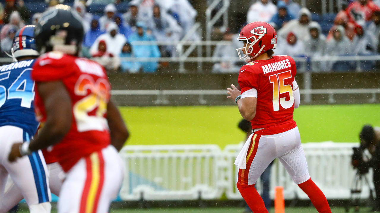 Patrick Mahomes Hits the Chargers' Keenan Allen for HUGE Pickup