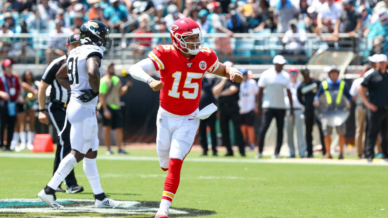 WATCH: Chiefs Patrick Mahomes, Travis Kelce connect for touchdown vs.  Jaguars