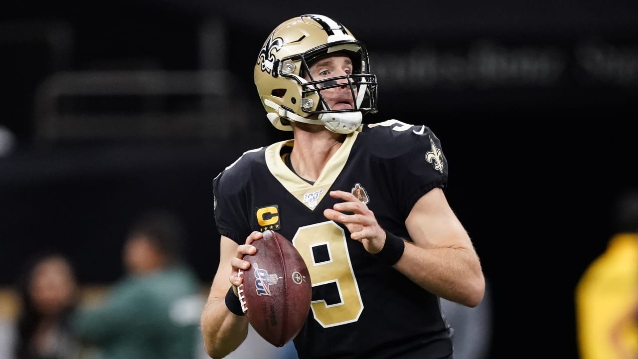 November 29, 2018: New Orleans Saints quarterback Drew Brees #9 passes to  New Orleans Saints wide receiver Michael Thomas #13 during a Thursday Night  Football NFL game between the New Orleans Saints