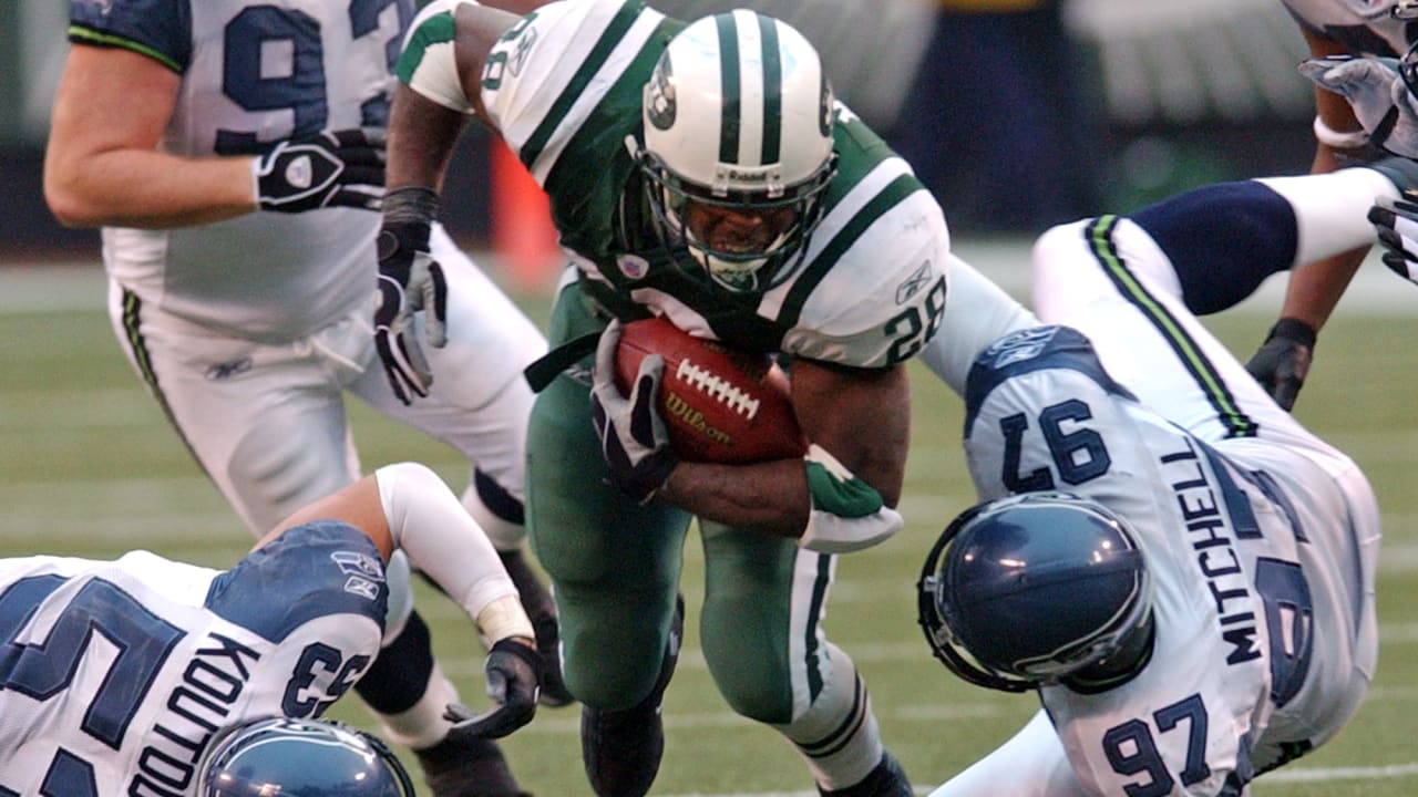 New York Jets' Brett Favre looks to pass against the Seattle