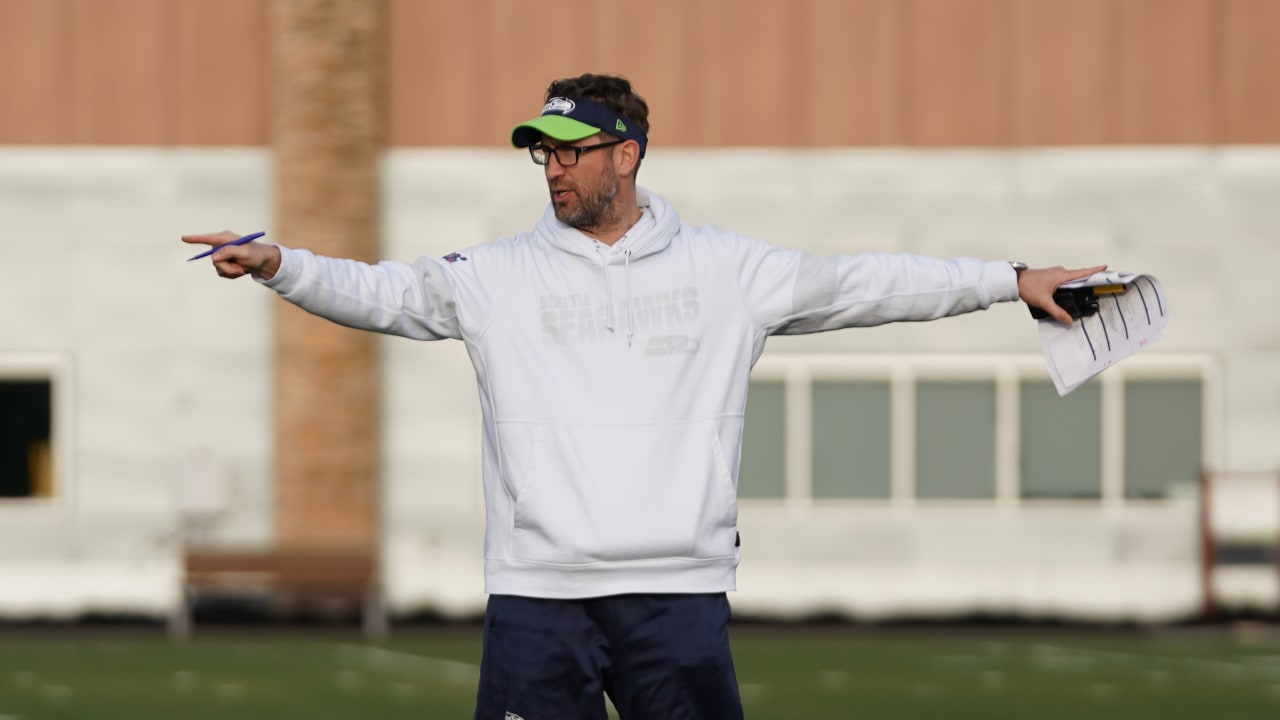 Paulsen] How Brian Schottenheimer's offenses have ranked over the years. He  keeps getting jobs: 25th, 26th, 16th, 20th, 11th, 25th, 23rd, 30th, 28th,  18th : r/nfl