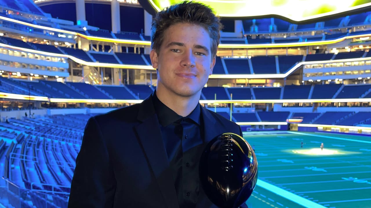 Sunday Night Football on NBC on X: Smile if you have the single-season  touchdown pass record for the @chargers Justin Herbert, who now has 35  TD passes this year:  / X