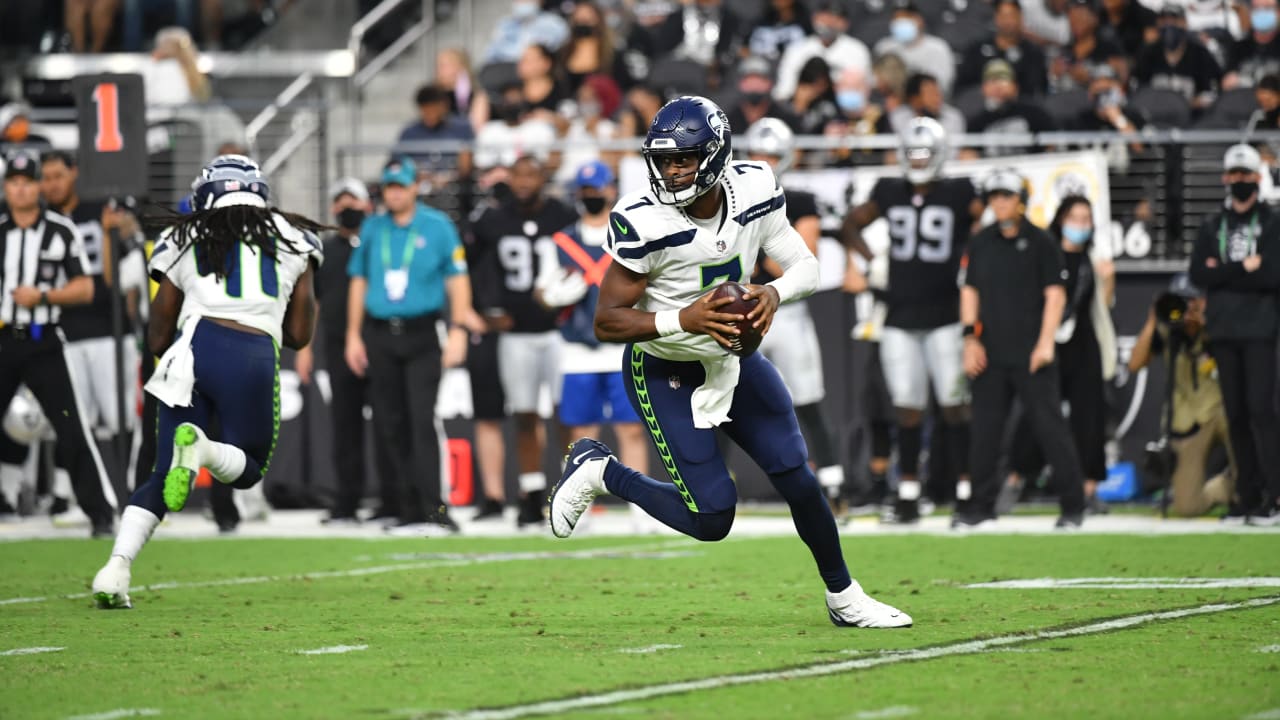 Seahawks backup QB Geno Smith out of Raiders game with concussion - Field  Gulls