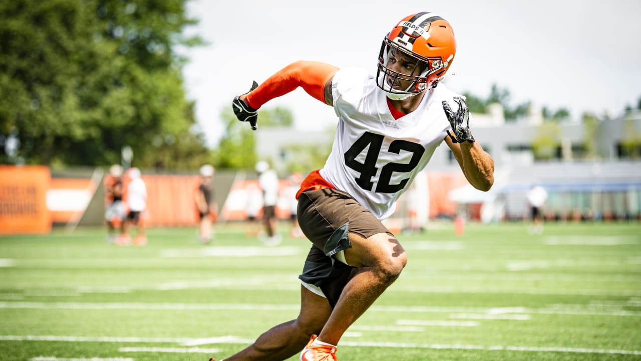 Cleveland Browns linebacker Tony Fields II (42) jogs off of the