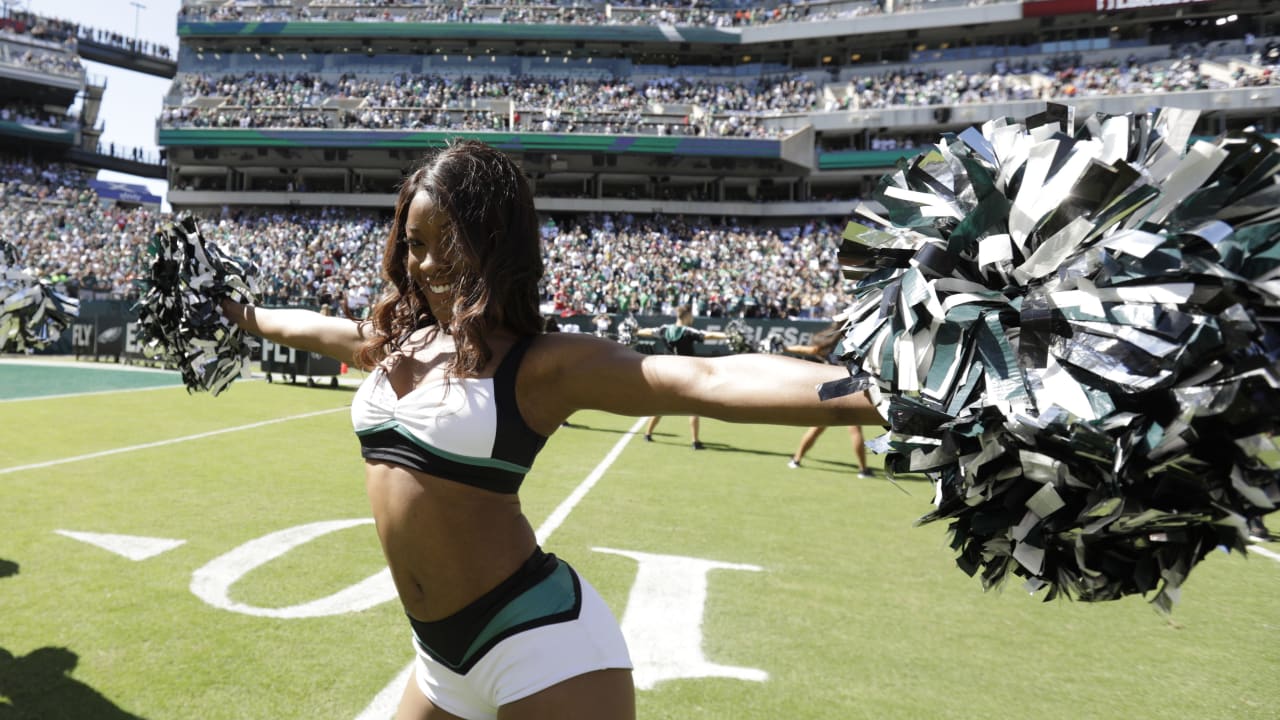 Eagles WAGs cheer on Philadelphia in NFC Championship vs. 49ers