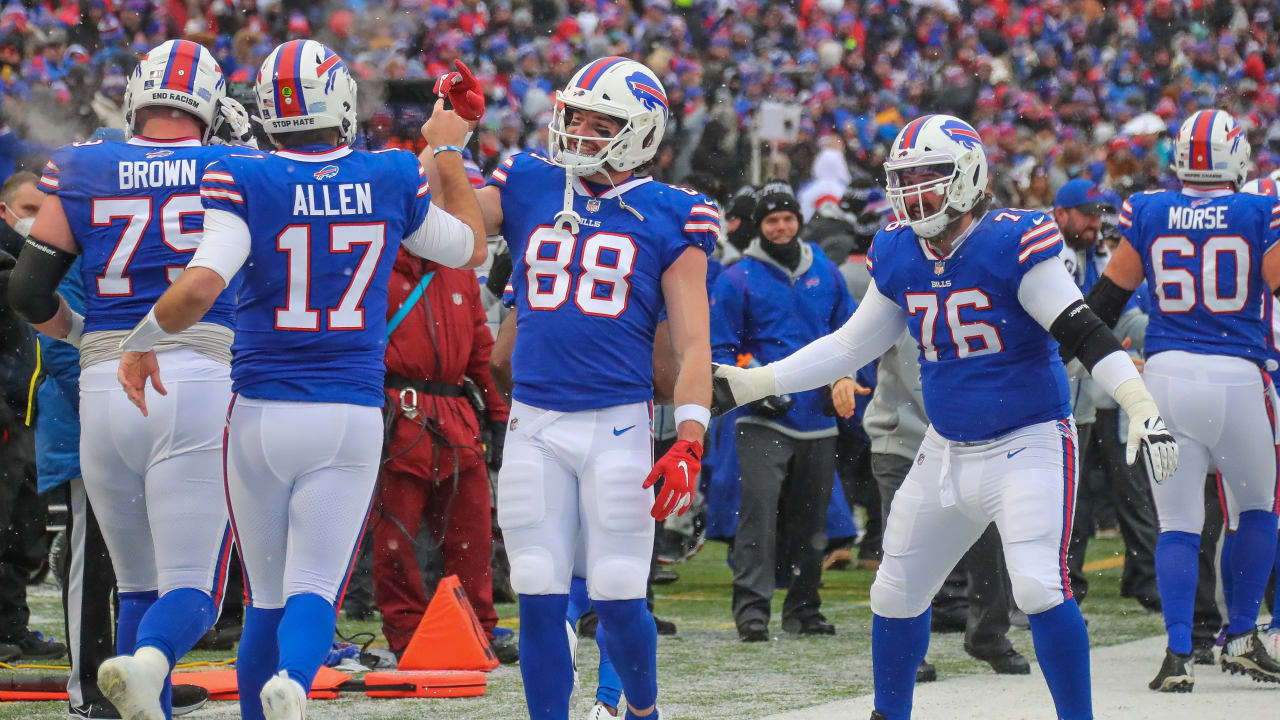 Video Buffalo Bills celebrate first NFL playoff win in 25 years - ABC News