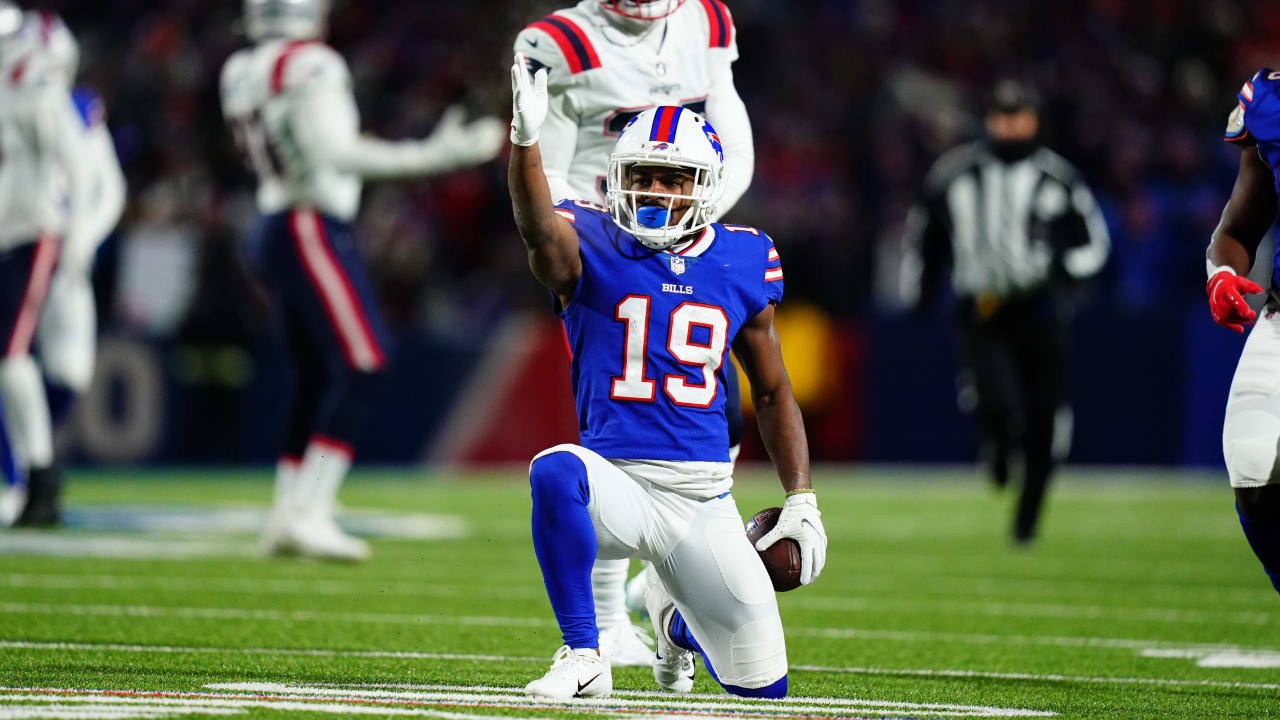 Isaiah McKenzie re-signs with Buffalo Bills