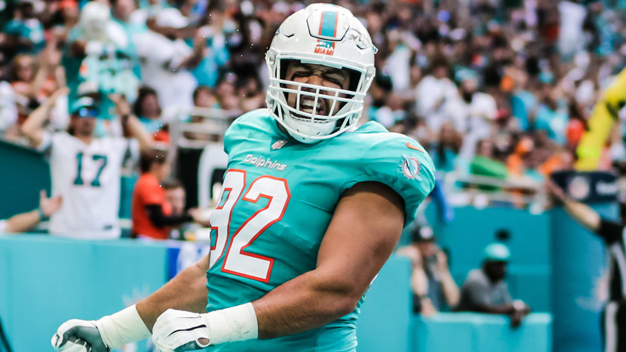 Zach Sieler of the Miami Dolphins celebrates a defensive play with News  Photo - Getty Images