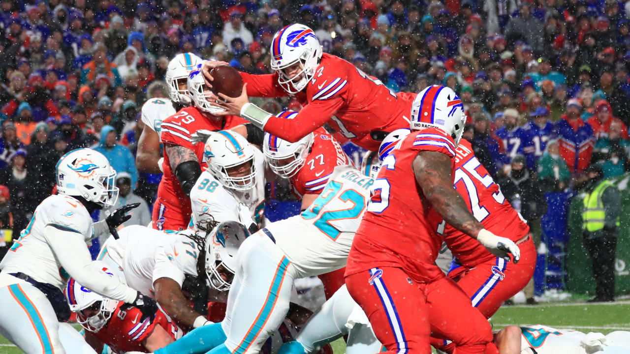 Miami Dolphins vs Buffalo Bills - December 18, 2022