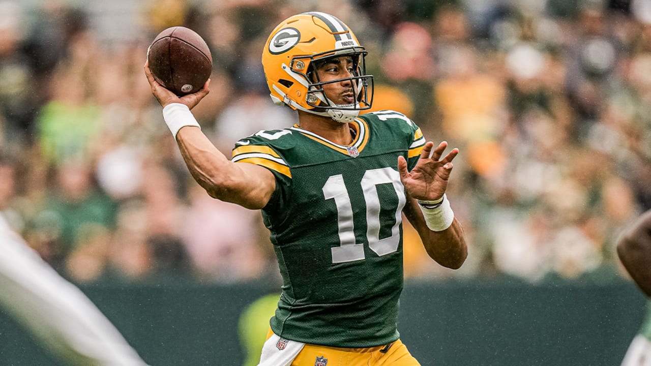 GREEN BAY, WI - OCTOBER 16: Green Bay Packers quarterback Jordan Love (10)  passes during a game between the Green Bay Packers and the New York Jets at  Lambeau Field on October