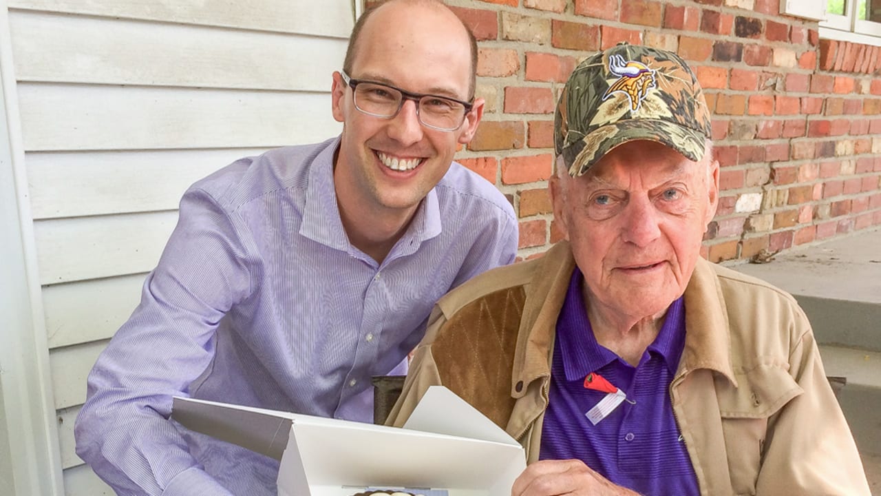 Bud Grant, stoic NFL Hall of Fame coach of powerful Minnesota