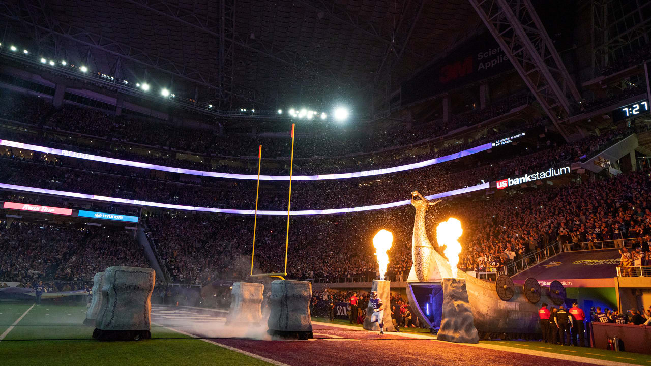 Vikings-Packers Game Elements