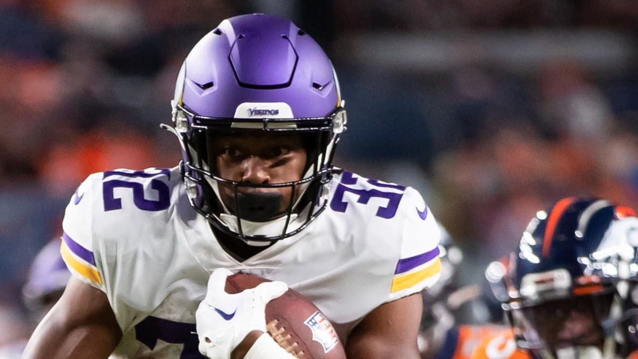 2022 NFL Draft: Minnesota Vikings select RB Ty Chandler