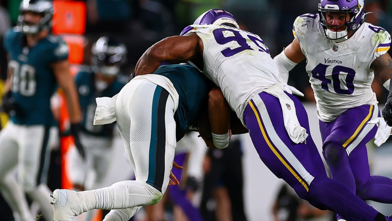 Minnesota Vikings defensive lineman Danielle Hunter leads host of Vikings  to 7-yard sack vs. Philadelphia Eagles quarterback Jalen Hurts