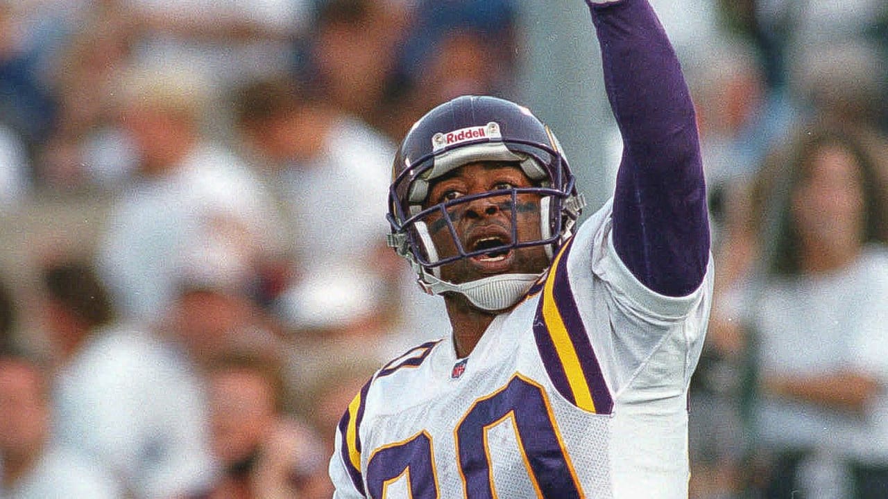 Minnesota Vikings on X: FLASHBACK FRIDAY In 1999 Randy Moss caught 12  passes for 204 yards at Soldier Field in a Vikings 27-24 overtime win.   / X
