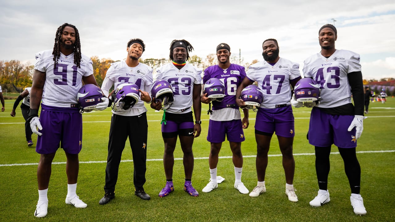 Vikings Wear International Helmet Decals to Represent Nationality