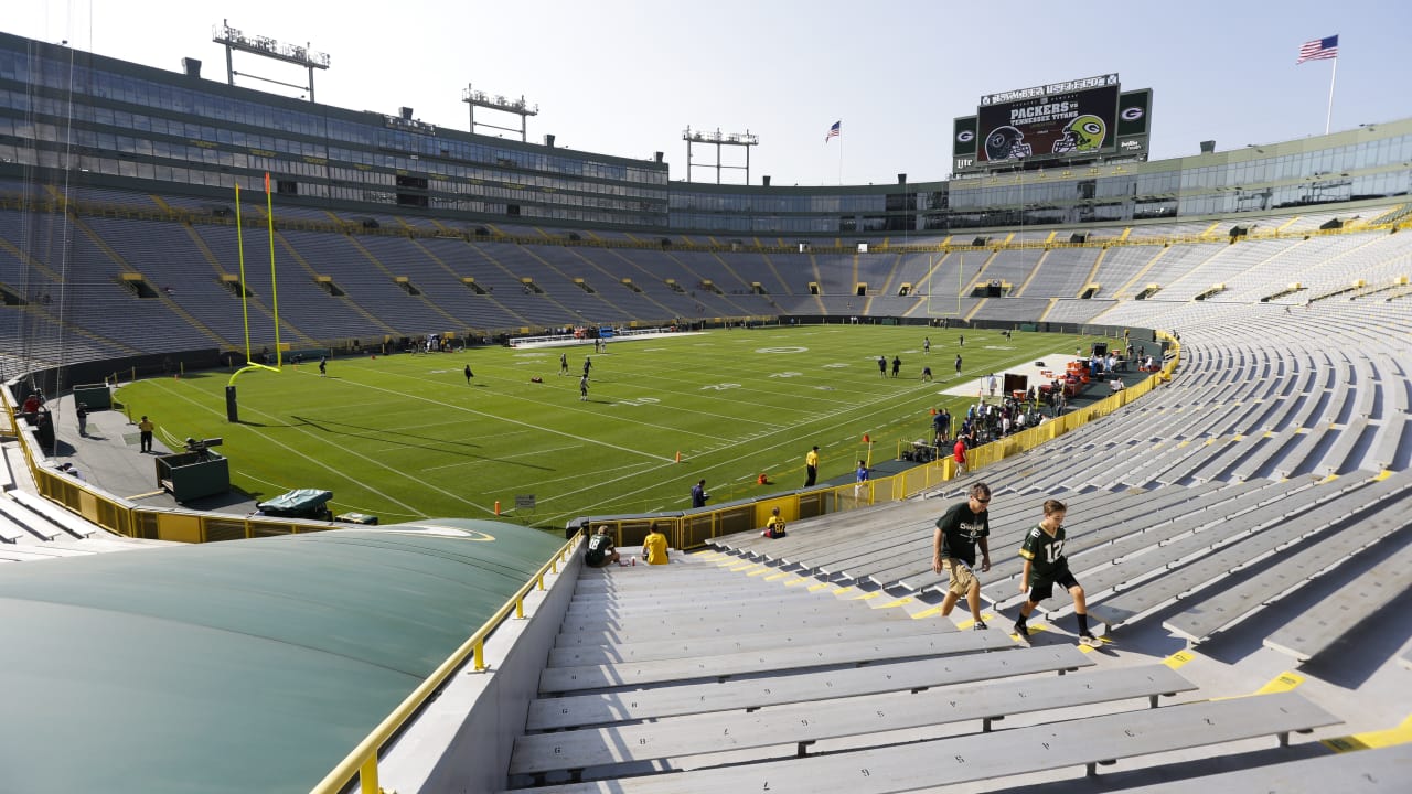 Vikings-Packers tailgate at Lambeau Field 