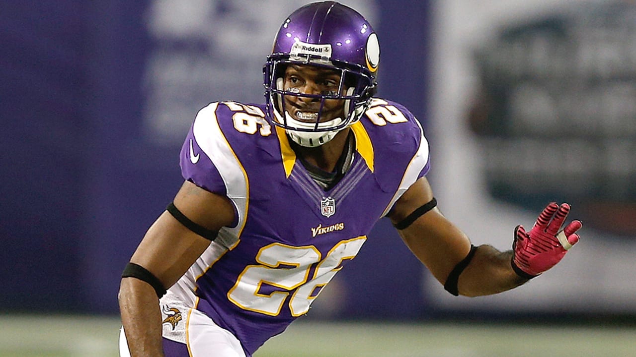 Former tight end Visanthe Shiancoe remains only Vikings player