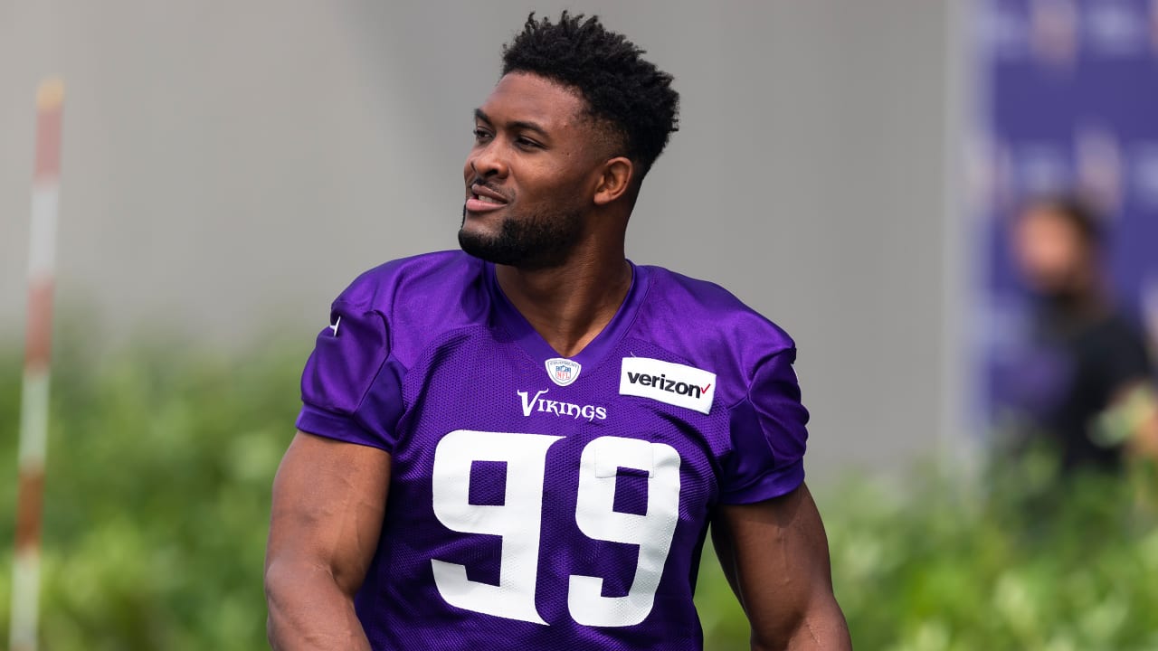 Vikings place star defensive end Danielle Hunter on injured reserve - Bring  Me The News