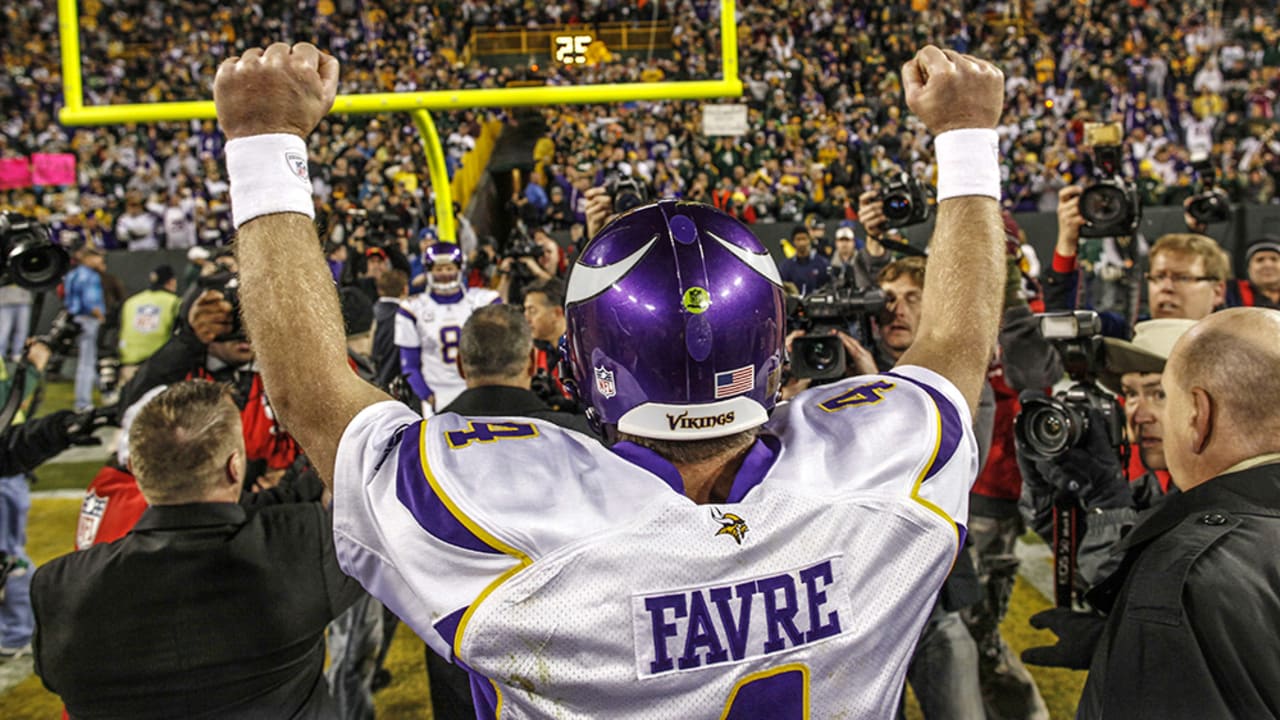 Brett Favre's Hall of Fame display has both Minnesota Vikings