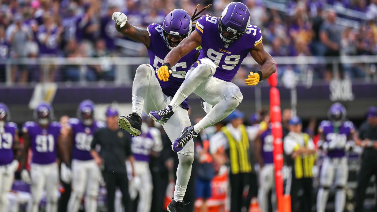 Minnesota Vikings' Danielle Hunter sacks Green Bay Packers' Aaron Rodgers  during the second hal …