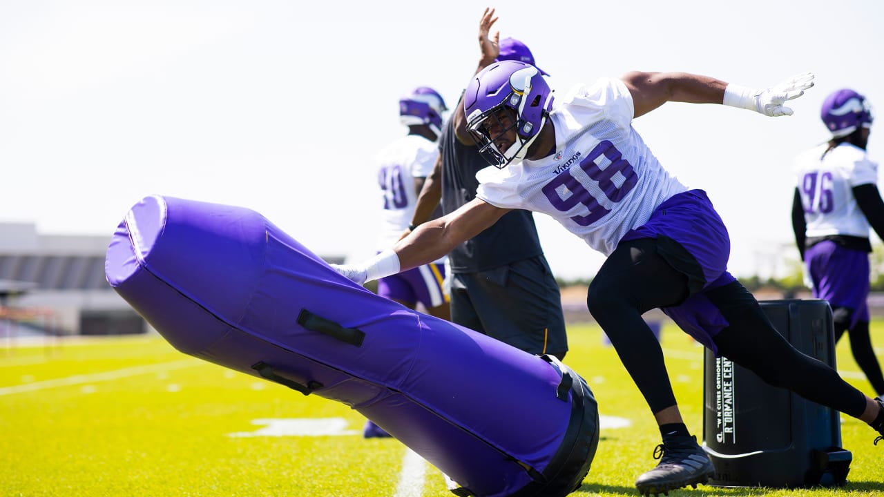 EAGAN, MN - JULY 27: Minnesota Vikings quarterback Sean Mannion (14) makes  a pass during the first day of Minnesota Vikings Training Camp at TCO  Performance Center on July 27, 2022 in