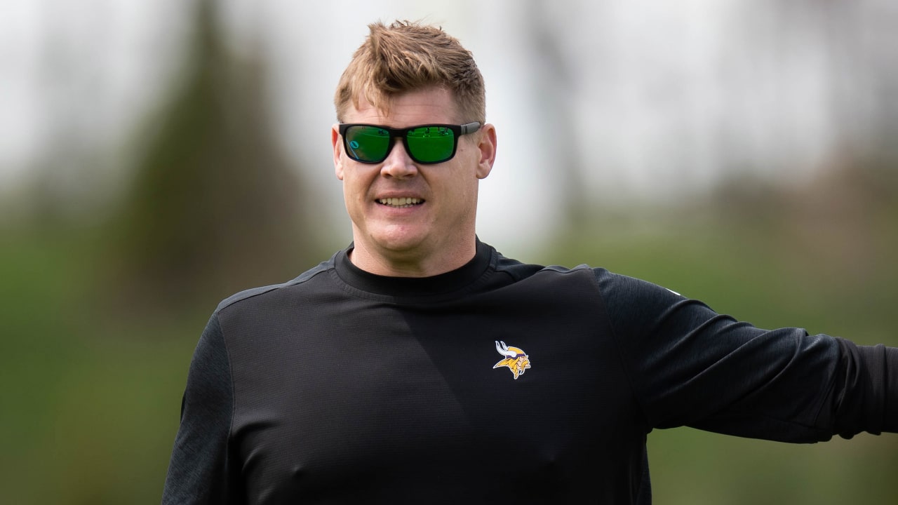 Minnesota Vikings offensive line coach Chris Kuper watches during an NFL  football team practice in Eagan, Minn., Friday, May 12, 2023. (AP  Photo/Abbie Parr Stock Photo - Alamy