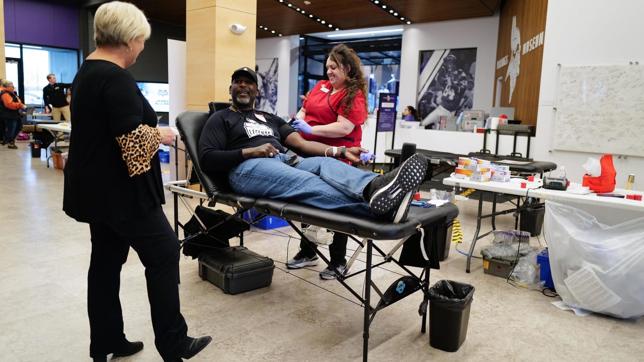 Titans, American Red Cross Partner on Playoff Week Blood Drive