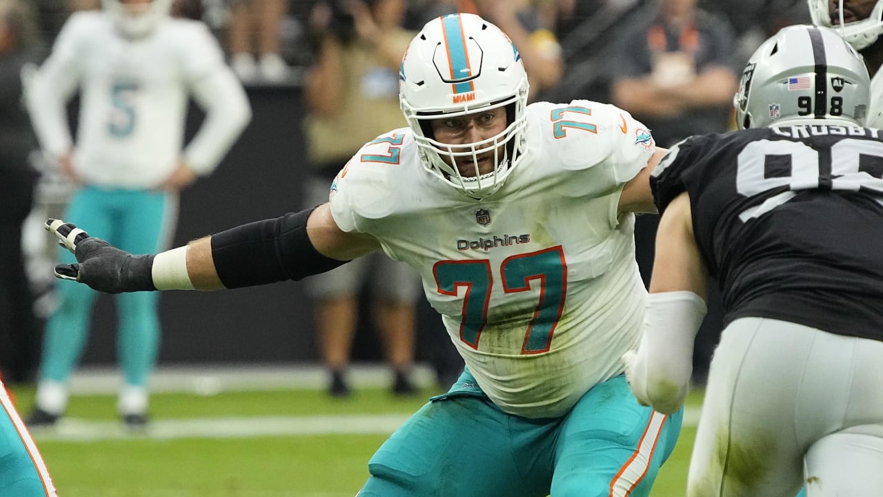 Miami Dolphins need to keep offensive lineman Jesse Davis