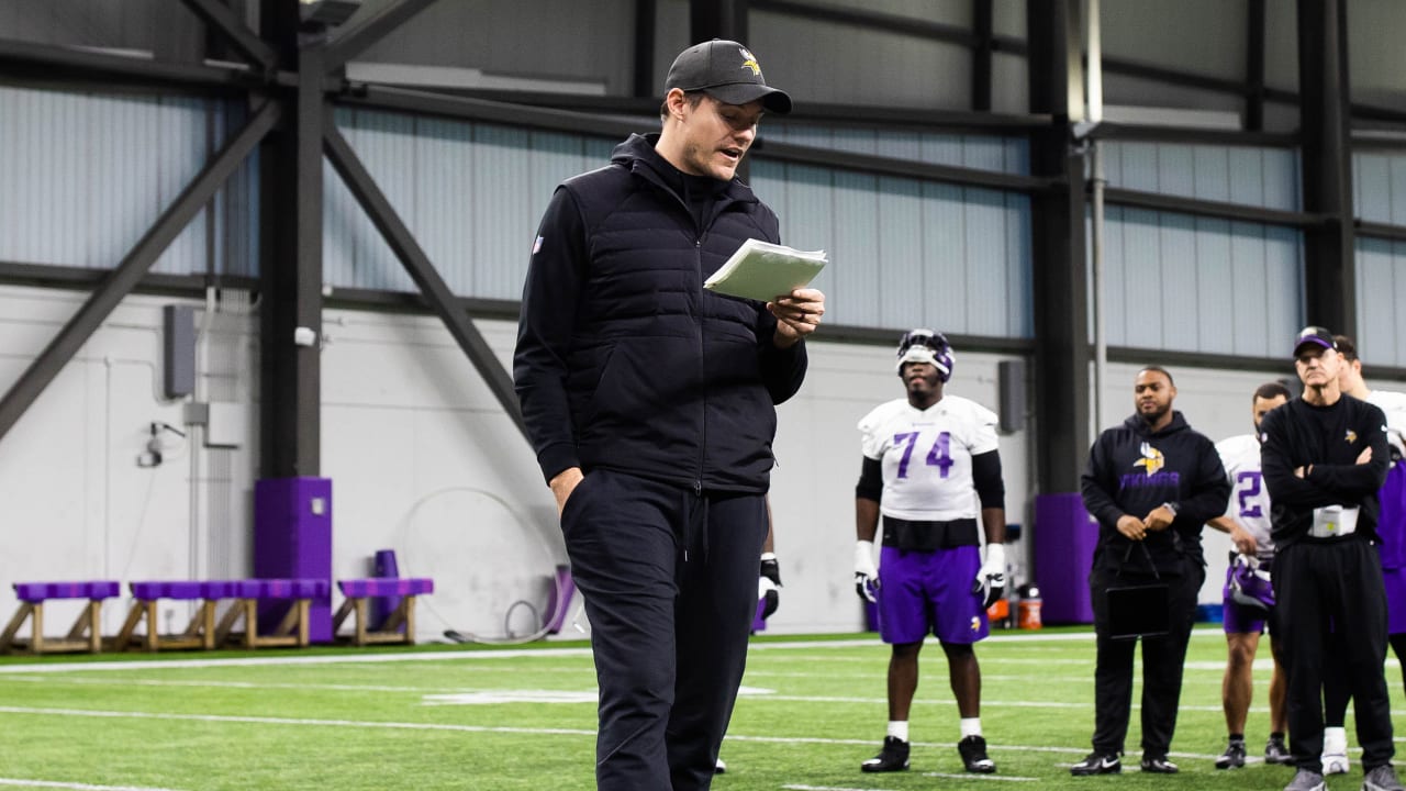 Kevin O'Connell Surprises Minnesota Vikings Players with 2023 Pro Bowl  Selections 