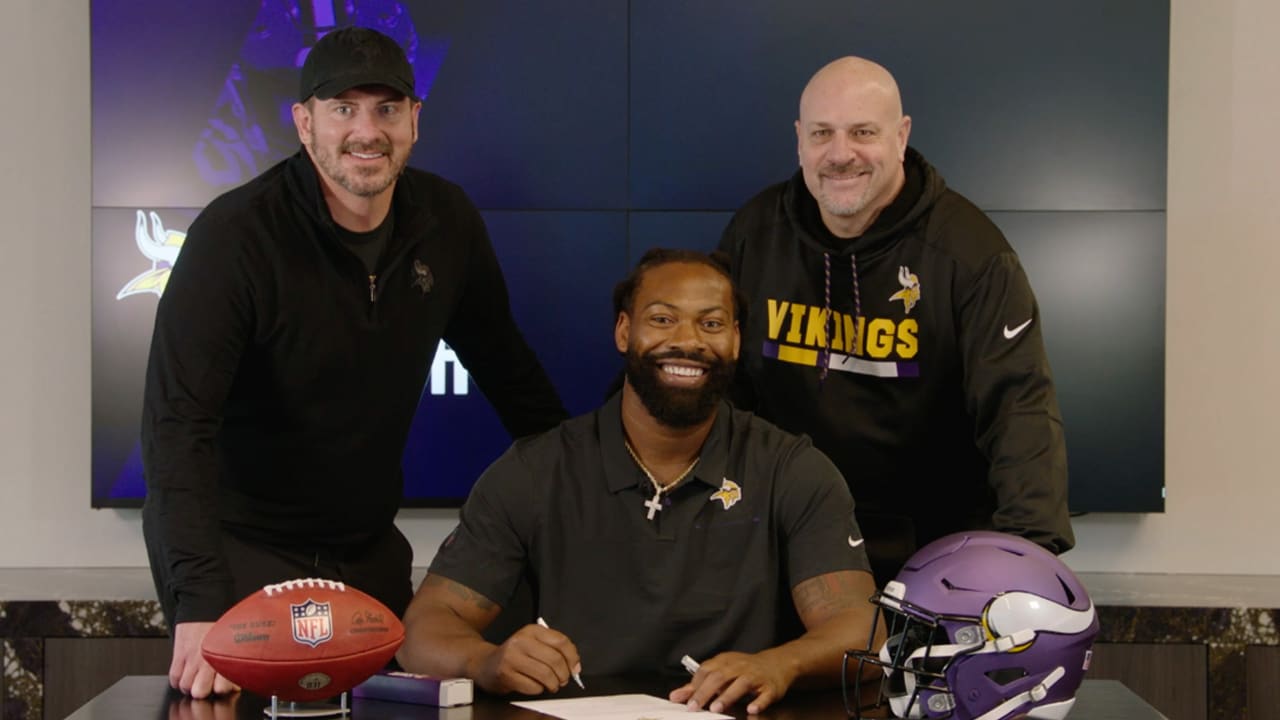 Minnesota Vikings linebacker Za'Darius Smith (55) pictured after an NFL  football game against the Washington Commanders, Sunday, November 06, 2022  in Landover. (AP Photo/Daniel Kucin Jr Stock Photo - Alamy