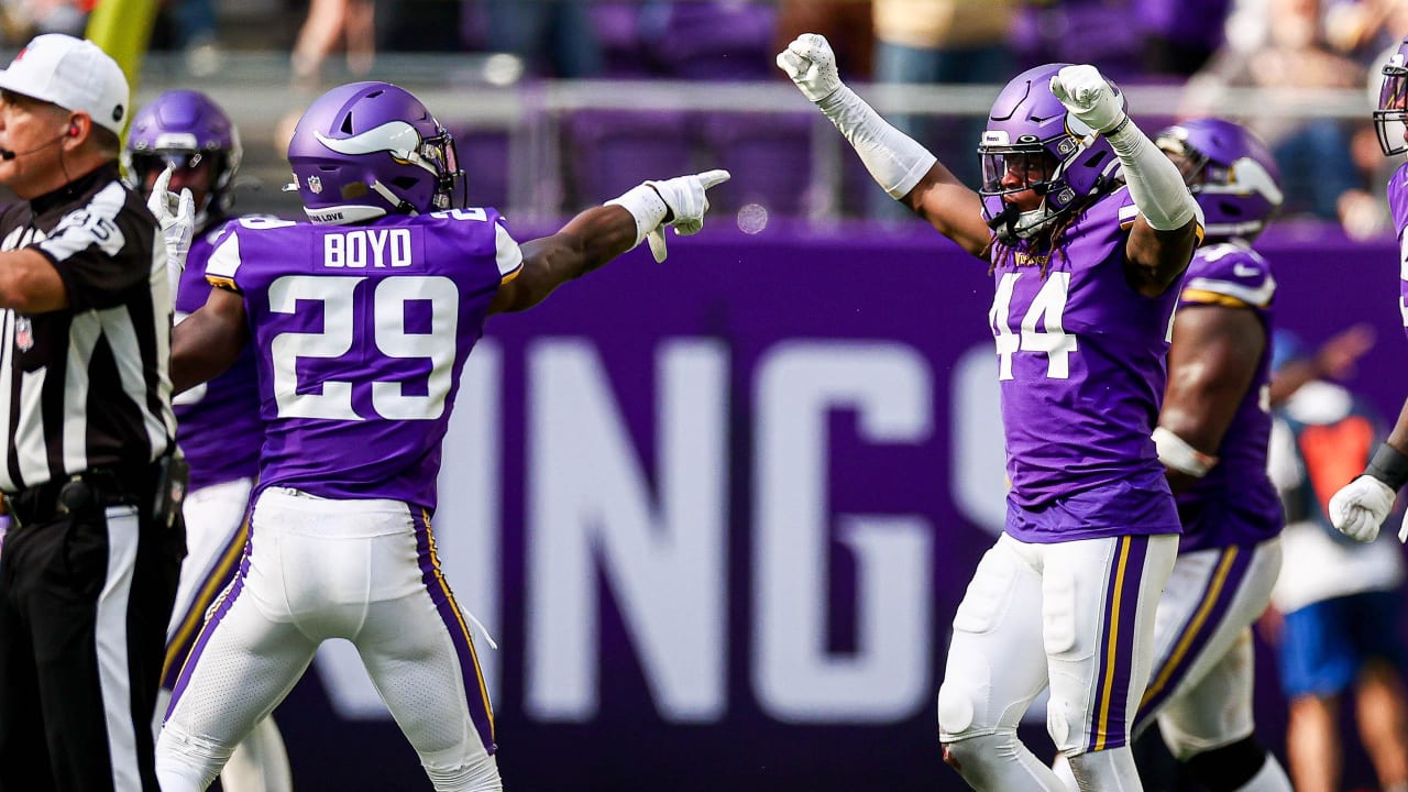 Josh Metellus of the Minnesota Vikings makes an interception against  News Photo - Getty Images