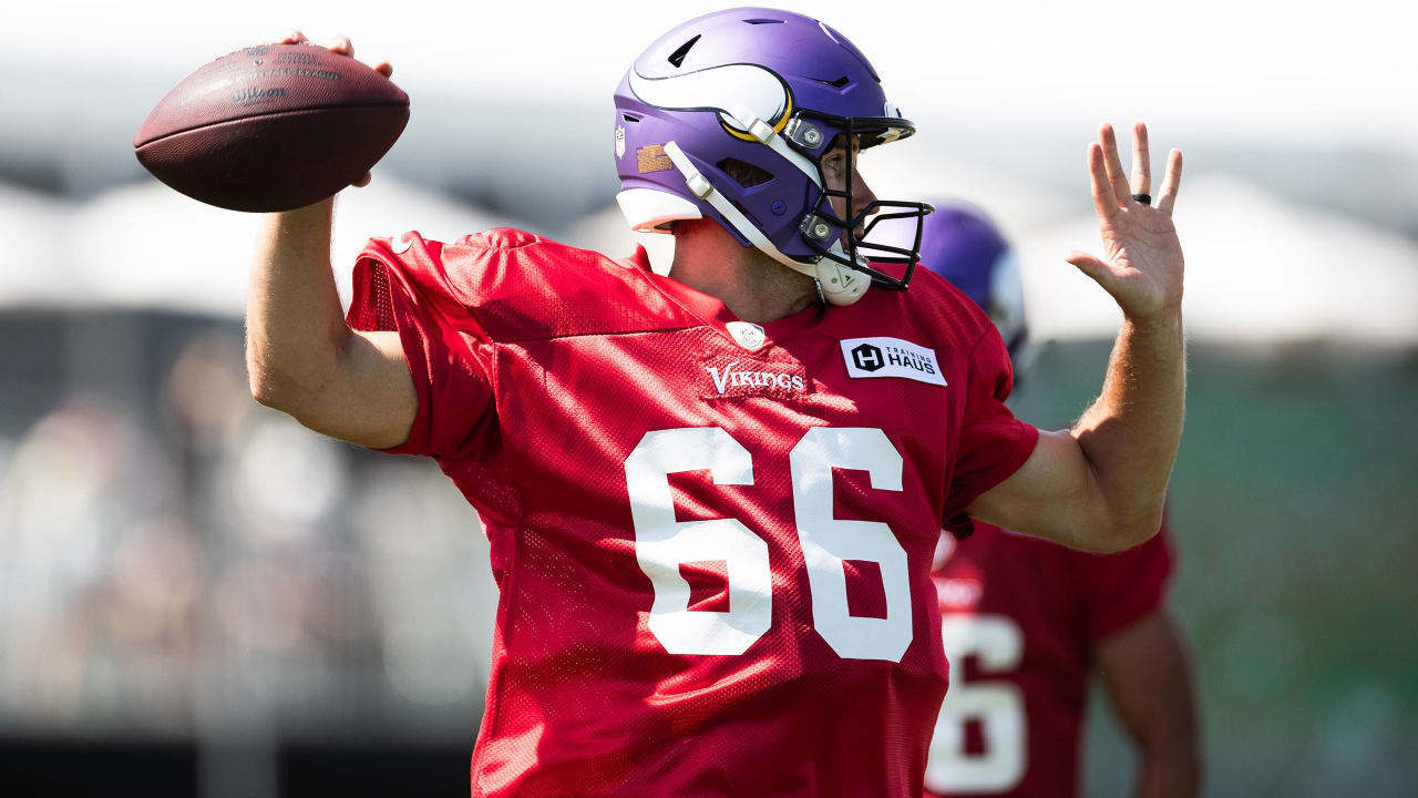 Kirk Cousins leading Vikings his way, from Jersey Day at practice