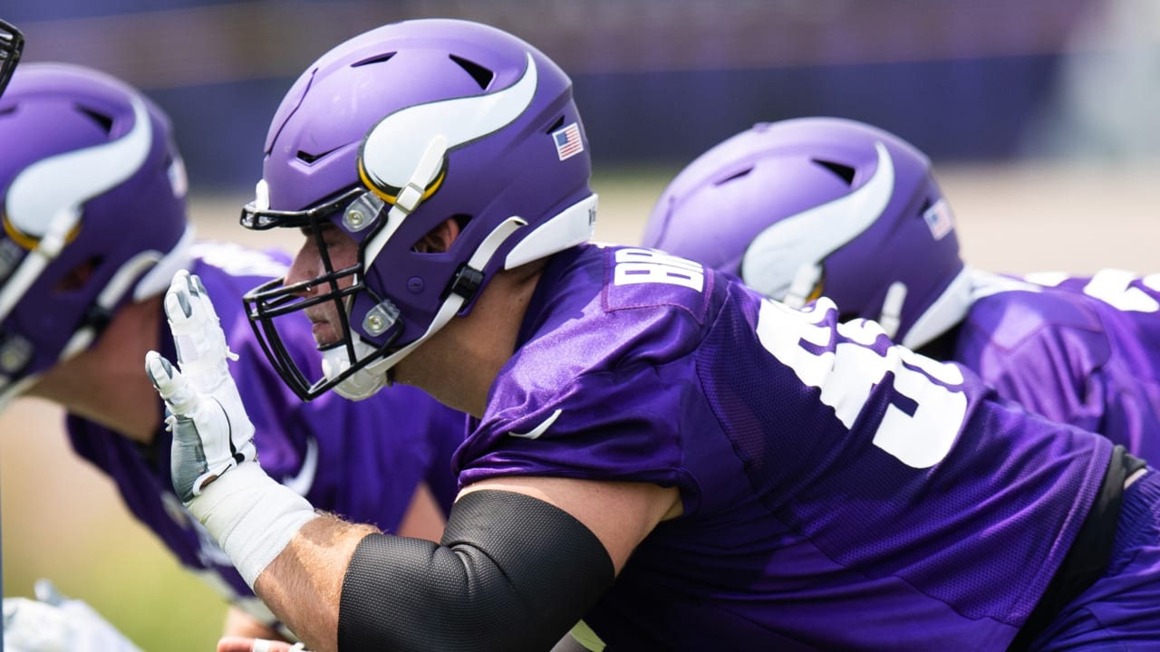 You're soft': Why the refs flagged Vikings' Garrett Bradbury for  unsportsmanlike conduct - Sports Illustrated Minnesota Sports, News,  Analysis, and More