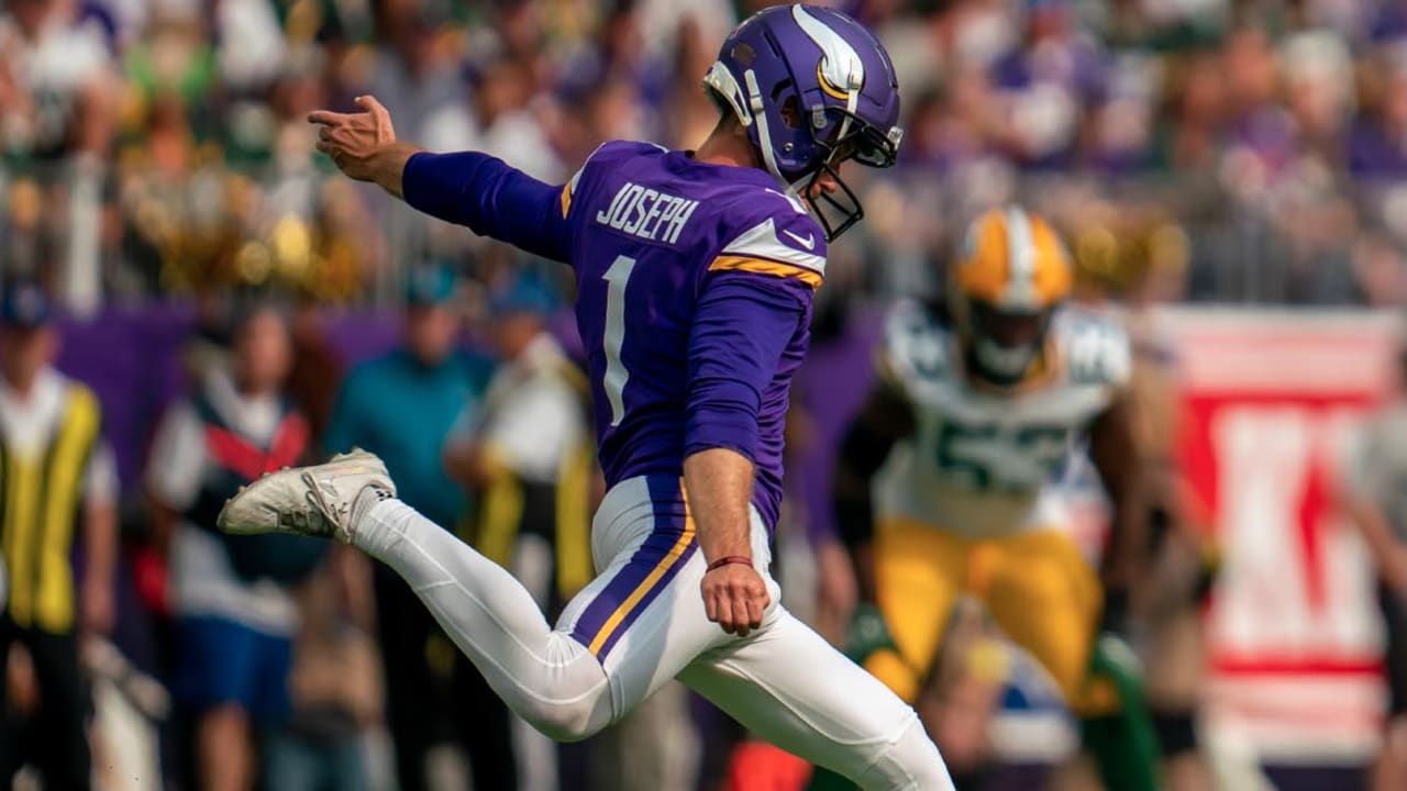 Minnesota Vikings kicker Greg Joseph (1) greets Cleveland Browns center JC  Tretter (64) at the end of an NFL football game, Sunday, Oct. 3, 2021, in  Minneapolis. The Browns won 14-7. (AP