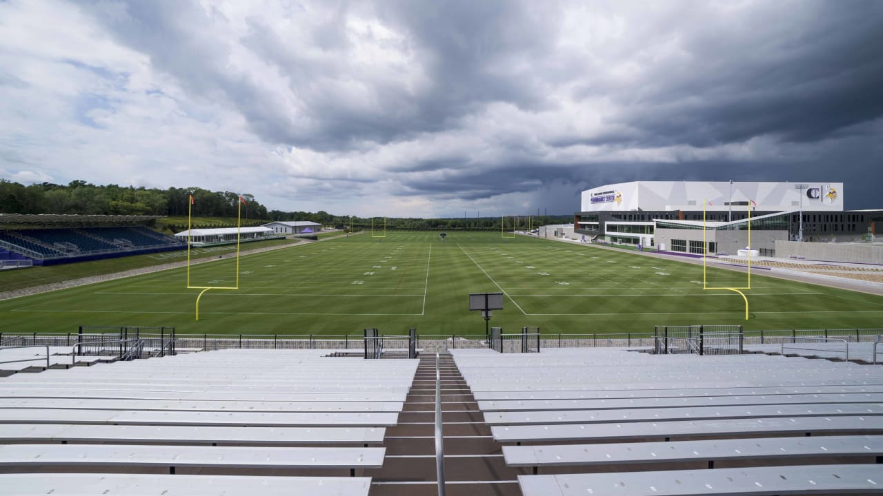 Vikings fans camp out for good seats