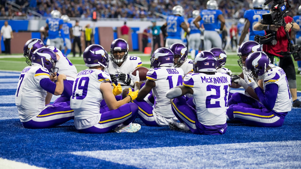 Case Keenum Touchdown w/ Thanksgiving Dinner Celebration