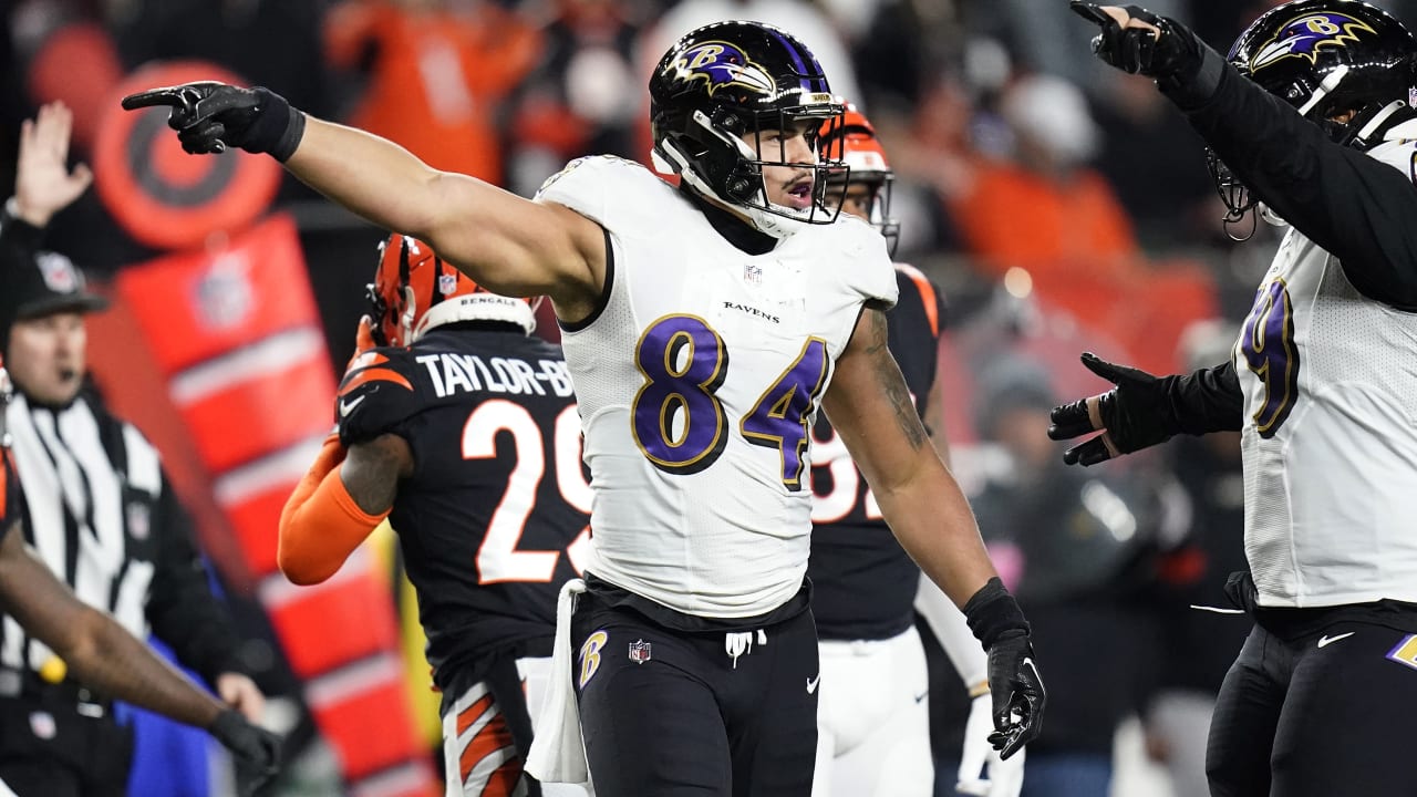 5 Things to Know About Tight End Josh Oliver