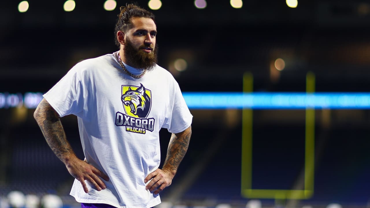 Detroit Lions and Minnesota Vikings honor Oxford shooting victims during  game 