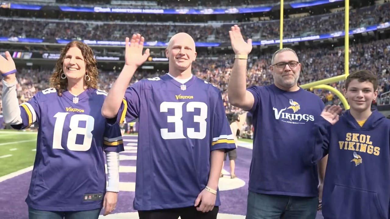 Brian O'Neill Sounds the Gjallarhorn & Leads Skol Chant Prior to Minnesota  Vikings Wild Card Game 